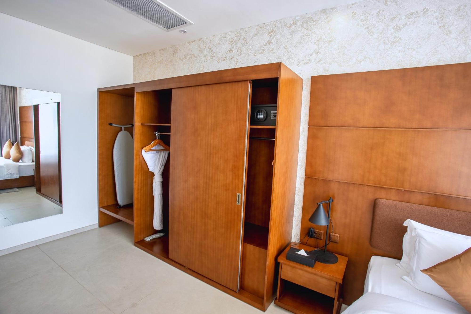 Alisa Hotel Тема Екстер'єр фото